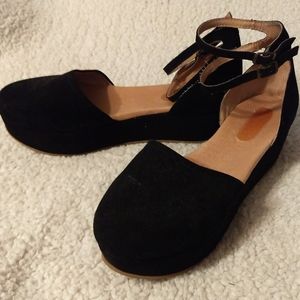 Black GeeWaWa Clogs